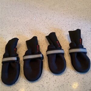 Get your pup ready for winter!     Black Muttluks winter boots